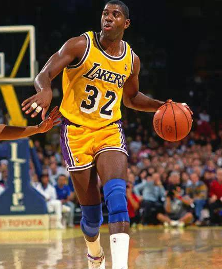 坚持严格按 坚持严格按