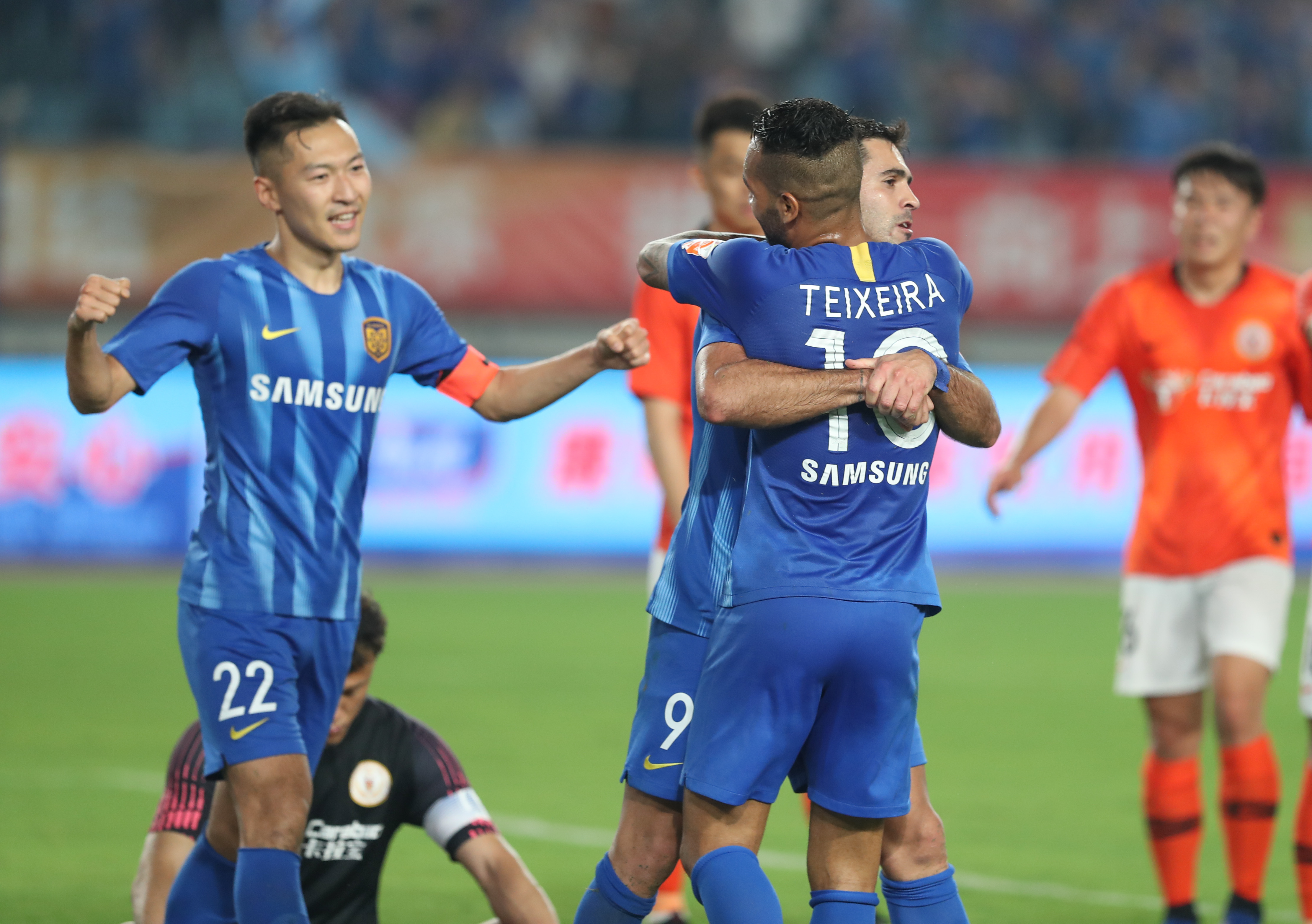 与此同时另 与此同时另